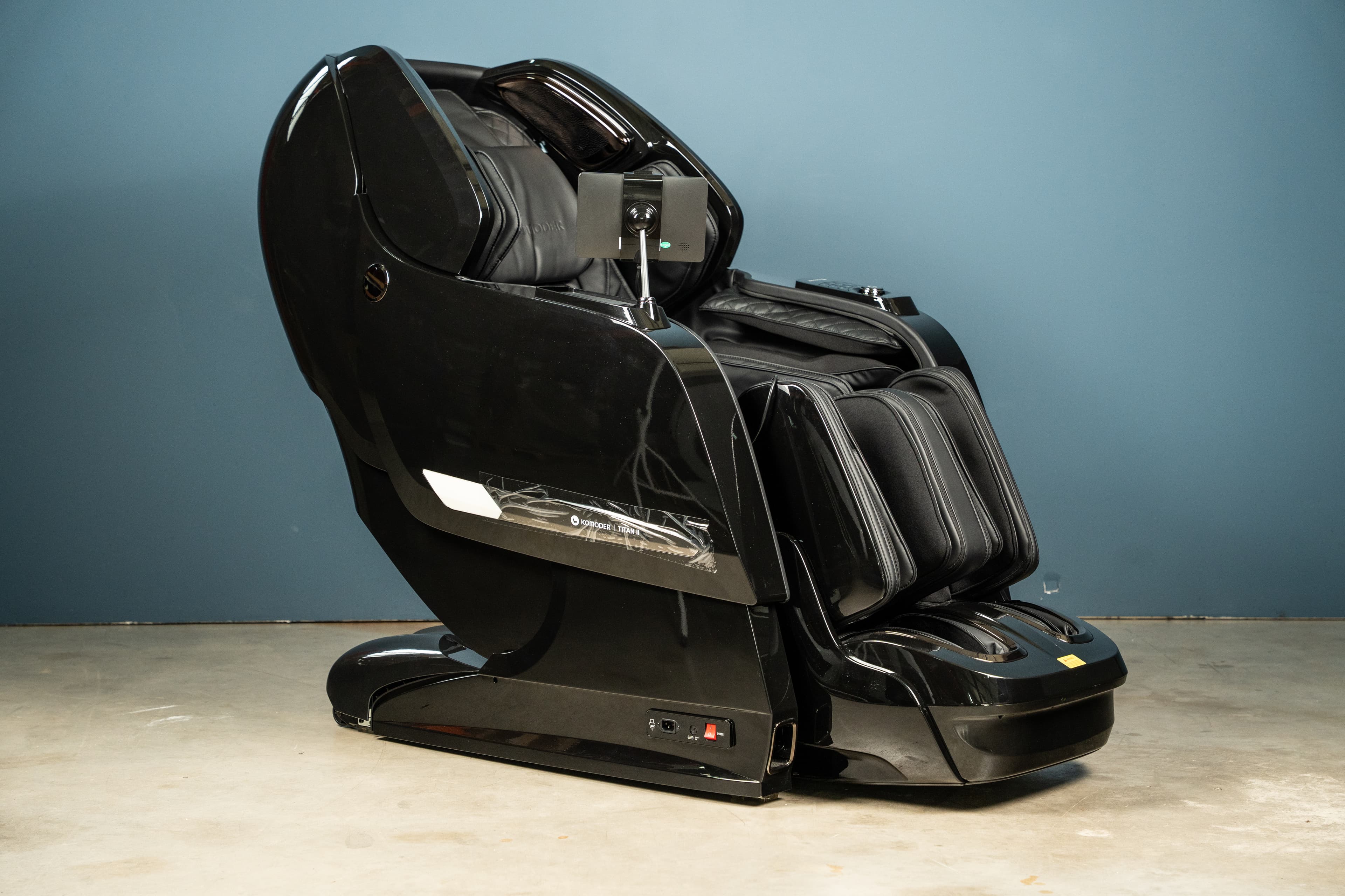 TITAN II Black herverpakt massagestoel